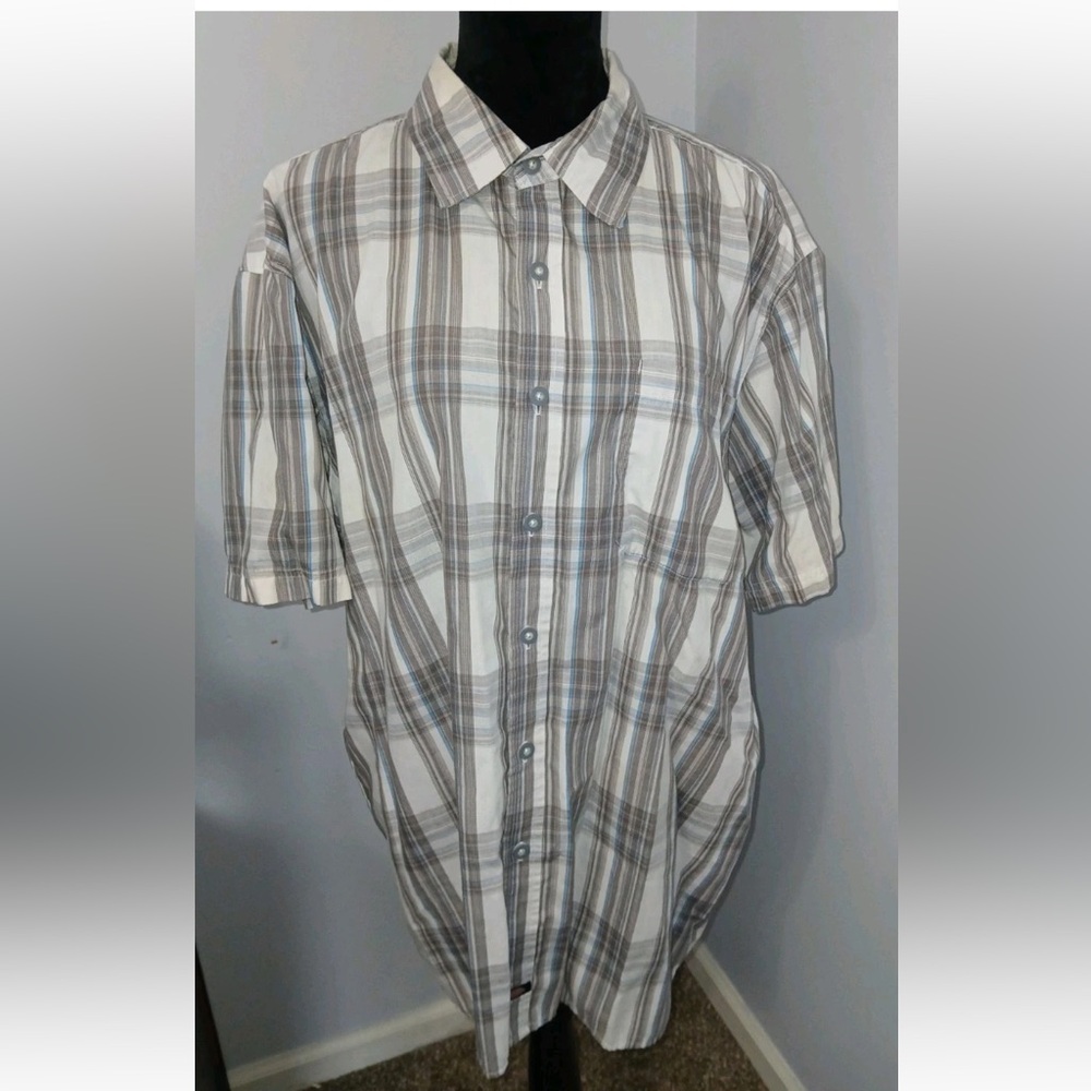 Dickies authentic men’s short sleeve button up with front pocket size XL